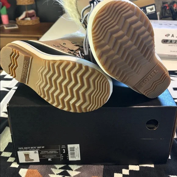 Sorel Youth Joan of Artic Boots with Faux Fur - Picture 3 of 4